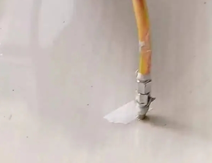 保亭瓷砖空鼓维修公司专业解答在瓷砖铺贴过程中，如果使用的砂料过粗（如全部使用了粗砂），可能会导致以下问题